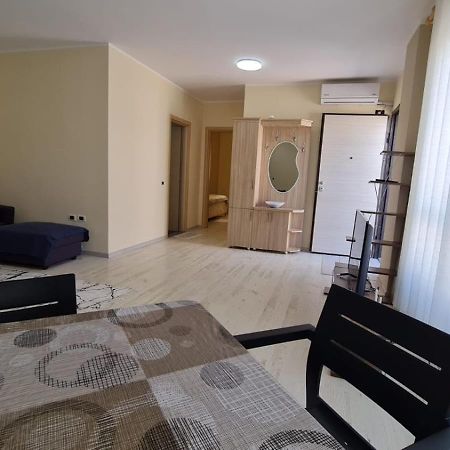 גולם Apartment In Qerret מראה חיצוני תמונה